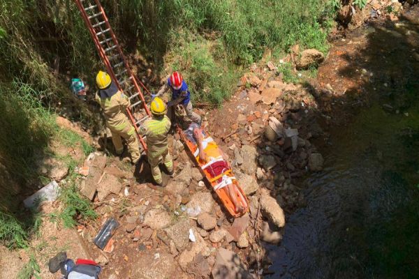 Idoso de 62 anos cai dentro de córrego no Jardim Bela Vista em Cascavel