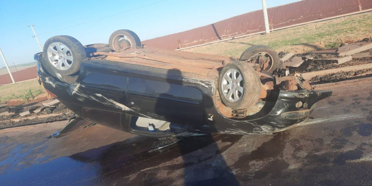 Capotamento na PR-239 próximo a Assis Chateaubriand: Veículo é abandonado após o acidente