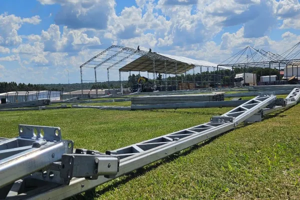 Foto relacionada a notícia: Preparação de estandes para o 36º Show Rural está acelerada