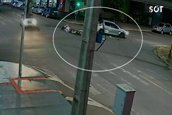 Motociclista sofre múltiplas fraturas em violenta colisão no Bairro Parque São Paulo