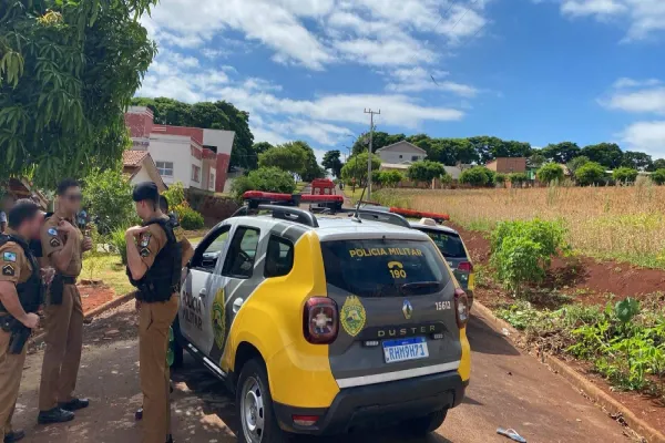 Foto relacionada a notícia: Homem tenta desarmar policial e acaba baleado em Anahy; Uma mulher também foi alvejada na confusão