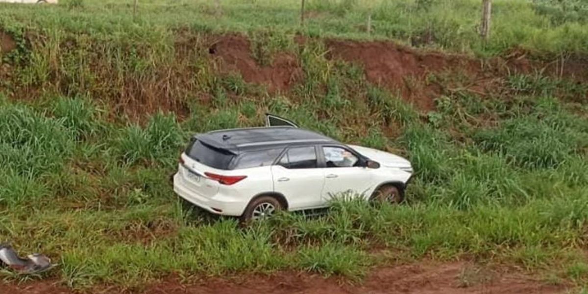 PRF recupera Hilux SW4 furtada em Maringá após perseguição em estrada rural
