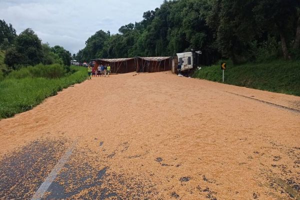 Grave acidente deixa a rodovia BR 277 interditada em Guaraniaçu