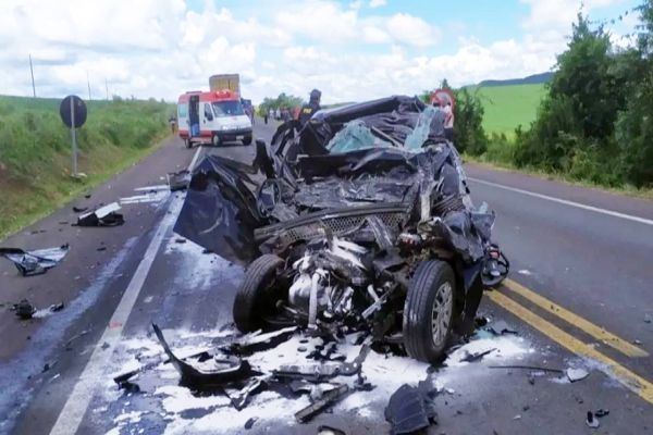 Duas pessoas morrem em grave acidente na BR-282 em Ponte Serrada