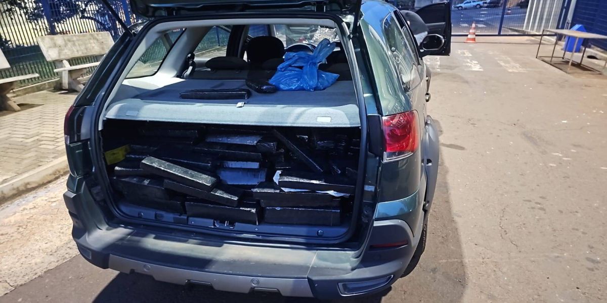 Receita Federal apreende veículo com 221 kg de maconha na BR-277