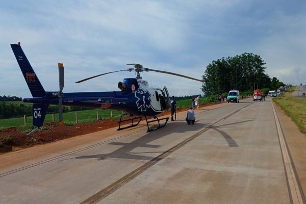 Mulher fica gravemente ferida em colisão entre caminhão e moto na BR-163 em Capitão Leônidas Marques