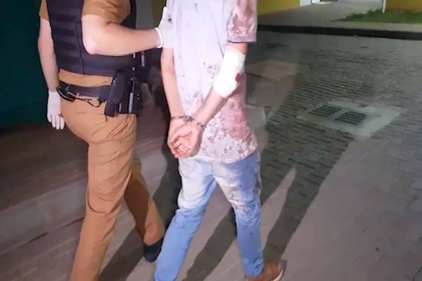 Mulher faz ex-namorada de refém em bar e acaba ferida por golpes de facão em Ibema