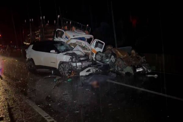 Mulher morre e outras seis pessoas ficam feridas após grave engavetamento na BR-277 em Guarapuava