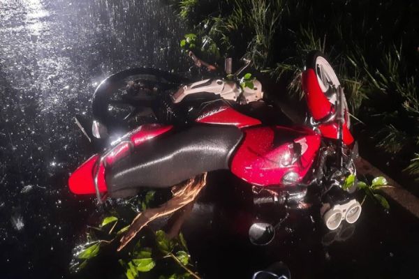 Jovem de 25 anos perde a vida após colidir violentamente contra uma árvore na PR-363