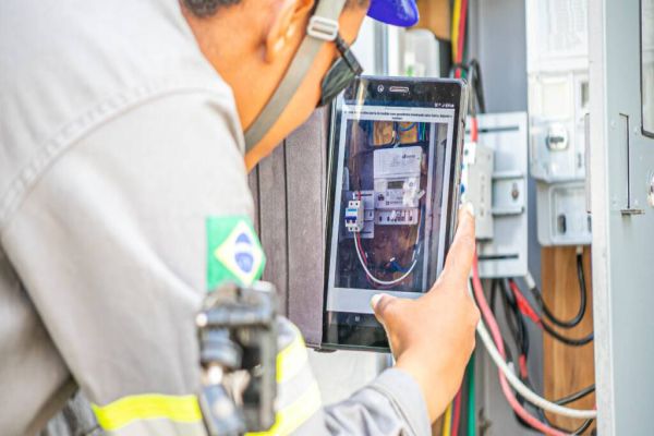 Medidores inteligentes já atendem 615 mil clientes da Copel