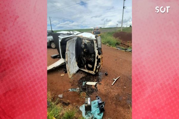 Condutor fica ferido em capotamento na PR-317 em Toledo