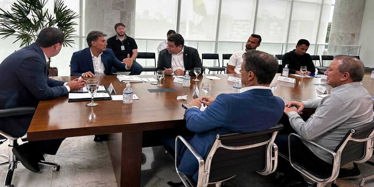 Paranhos e governador Ratinho Junior assinam contrato de R$ 1,3 bilhão pela Sanepar