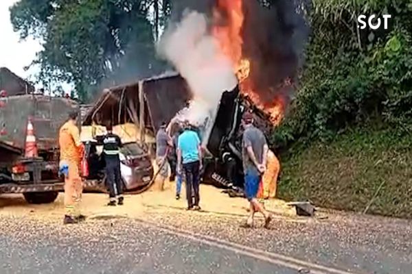Grave acidente com incêndio interdita PR-483 em Francisco Beltrão