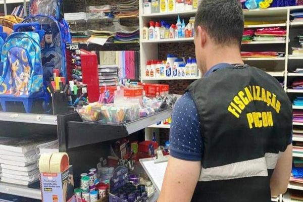 Procon de Toledo realiza pesquisa de preços de materiais escolares