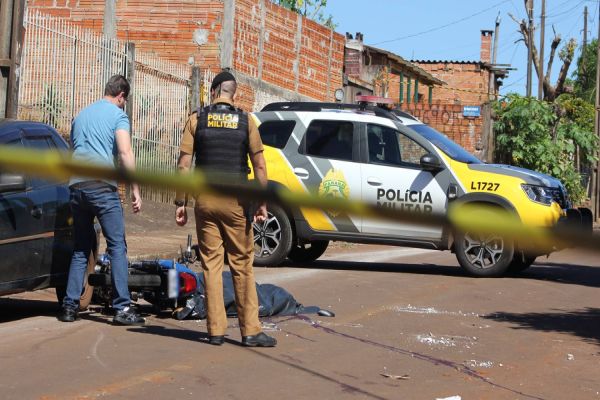 Jovem de 20 anos é morto a tiros na Rua Padre Paulo Englert no Conjunto Abelha, em Cascavel