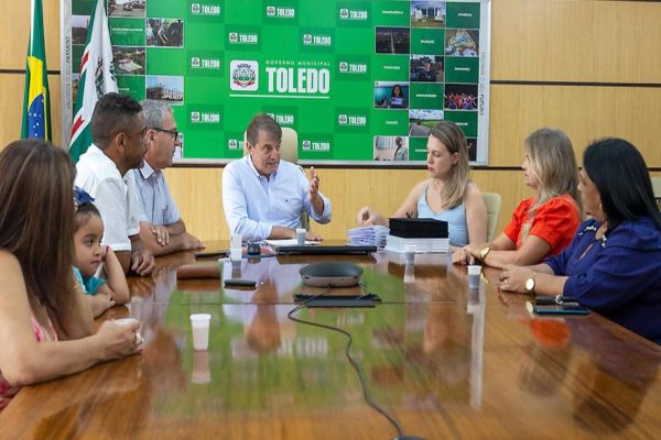 Servidores municipais de Toledo concluem carreira no serviço público e são homenageados