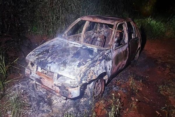 Corpo de Bombeiros combate incêndio em veículo na BR-277 em Santa Tereza do Oeste