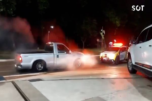 Motorista é detido após manobra de exibição em frente a viatura da PM na Av. Brasil em Cascavel