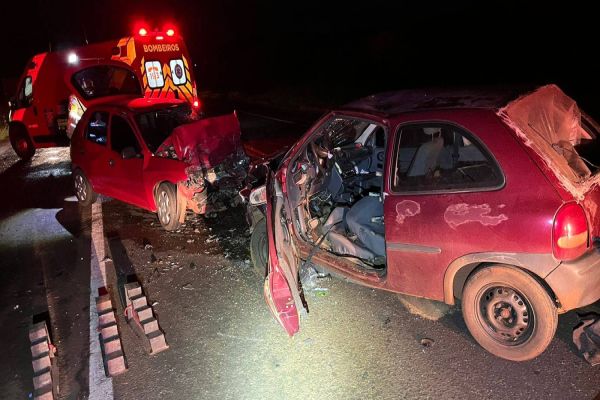 Colisão frontal entre automóveis é registrada na BR-369 em Corbélia