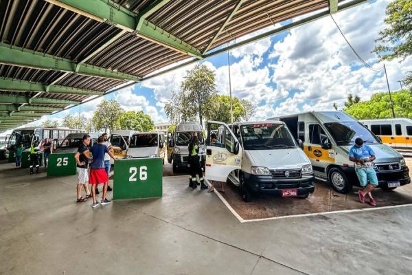 Com foco na segurança na volta às aulas, Transitar realiza vistoria em vans escolares de Cascavel