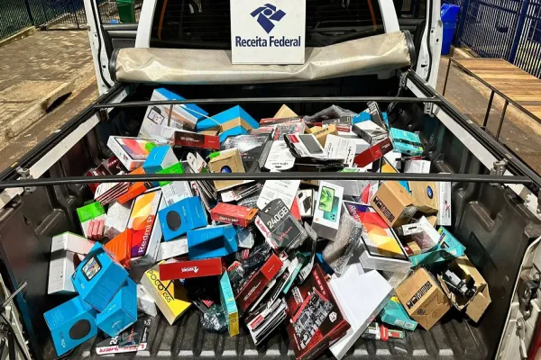 Foto relacionada a notícia: Receita Federal apreende veículo com mais de R$ 100.000 em mercadorias na BR-277