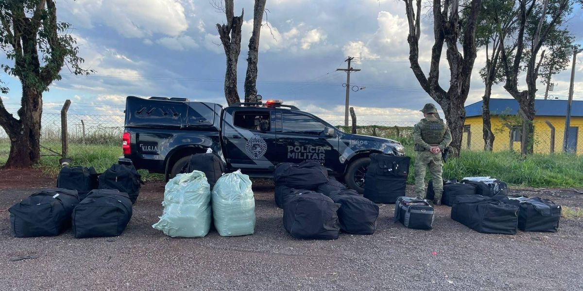 BPFRON realiza apreensão de mercadorias contrabandeadas em Ônibus em Ubiratã