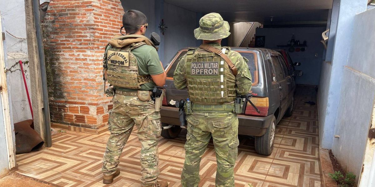 BPFRON e PF apreendem dois veículos carregados com cigarros contrabandeados em Terra Roxa