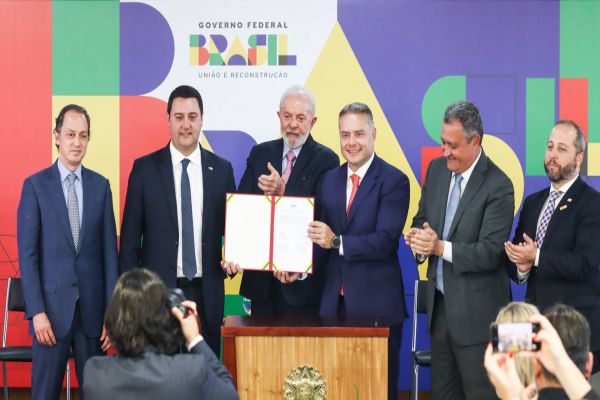 Pedágio: Contratos de concessão das rodovias dos Lotes 1 e 2 são assinados em Brasília