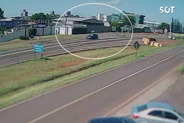 Câmera flagra momento em que idoso é atropelado na BR-277 em Cascavel