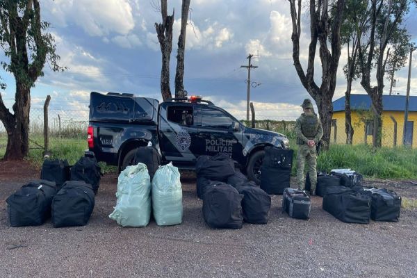 BPFRON realiza apreensão de mercadorias contrabandeadas em Ônibus em Ubiratã