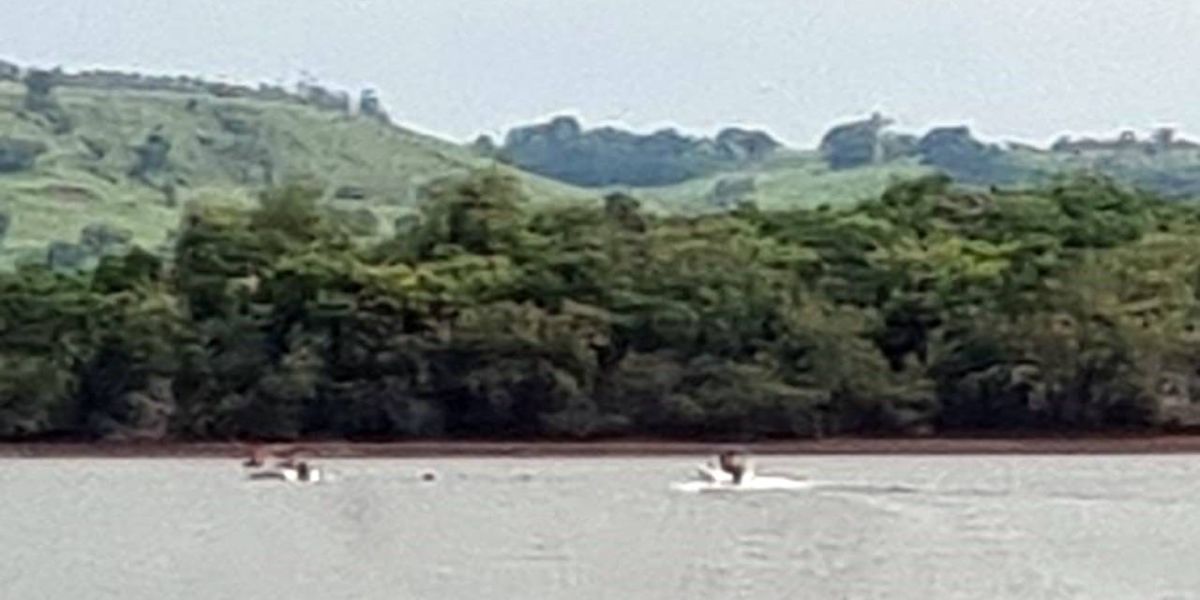 Embarcação com quatro pessoas vira no lago de Boa Vista da Aparecida