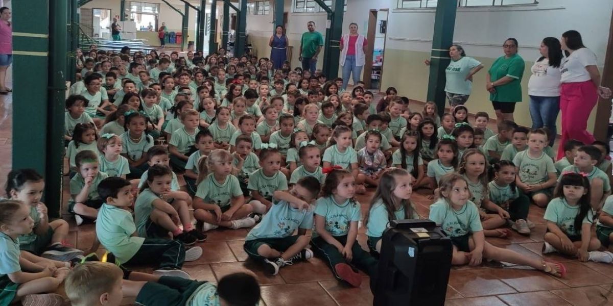 Retorno às Aulas: Corbélia recebe cerca de 2.000 alunos na rede municipal de ensino