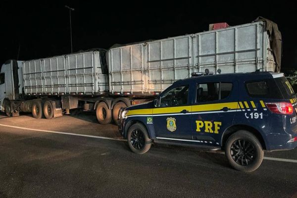 Morador de Santa Tereza do Oeste é detido pela PRF com mais de 450 mil maços de cigarros paraguaios