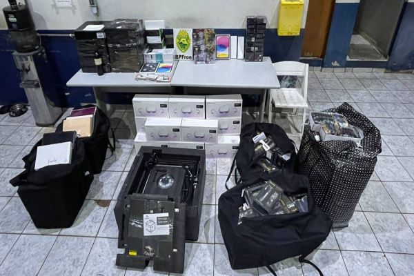 BPFRON realiza apreensão de mercadorias estrangeiras em ônibus em Corbélia