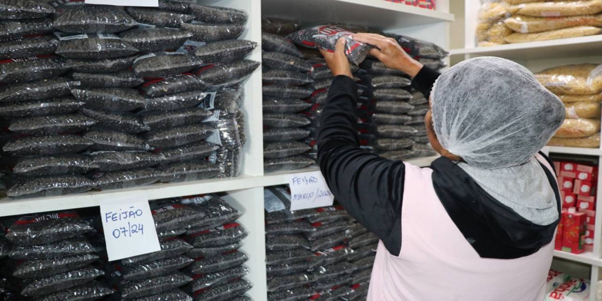 Com novos produtos, Governo conclui entrega da 1ª remessa de alimentos da merenda