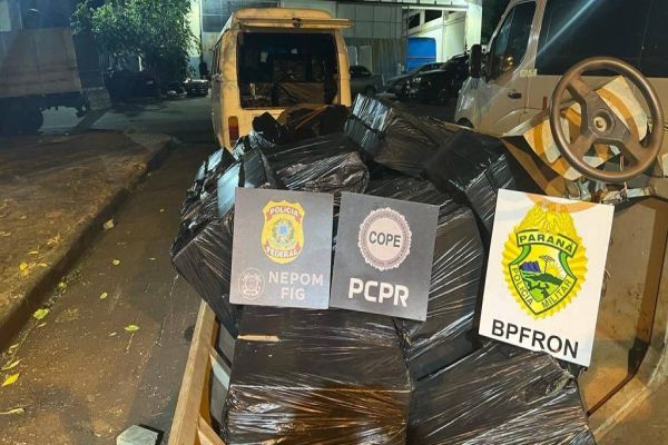 BPFRON, PF e Polícia Civil apreendem veículo e embarcação carregados cigarros em Itaipulândia