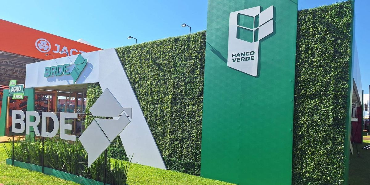BRDE assina R$ 661,16 milhões em contratos e repasses de recursos no Show Rural 2024