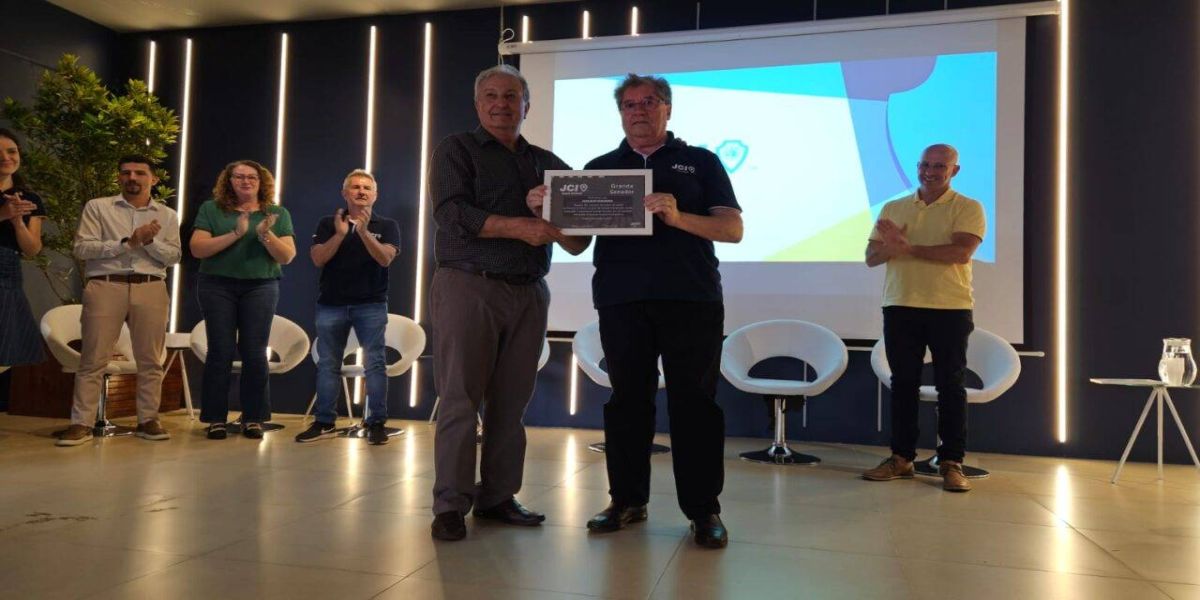 Adilson e Dilvo são homenageados pela JCI