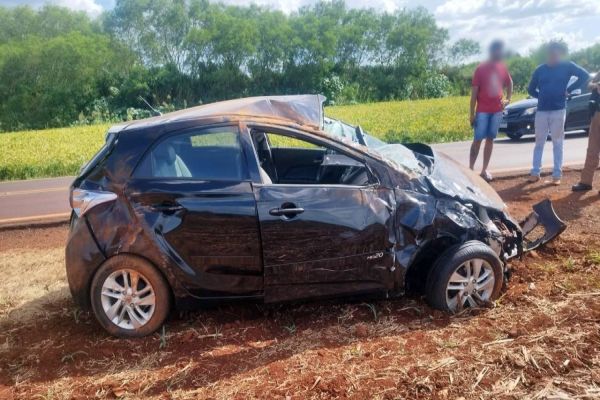 Forte colisão lateral deixa três pessoas feridas na PR-495 em Medianeira