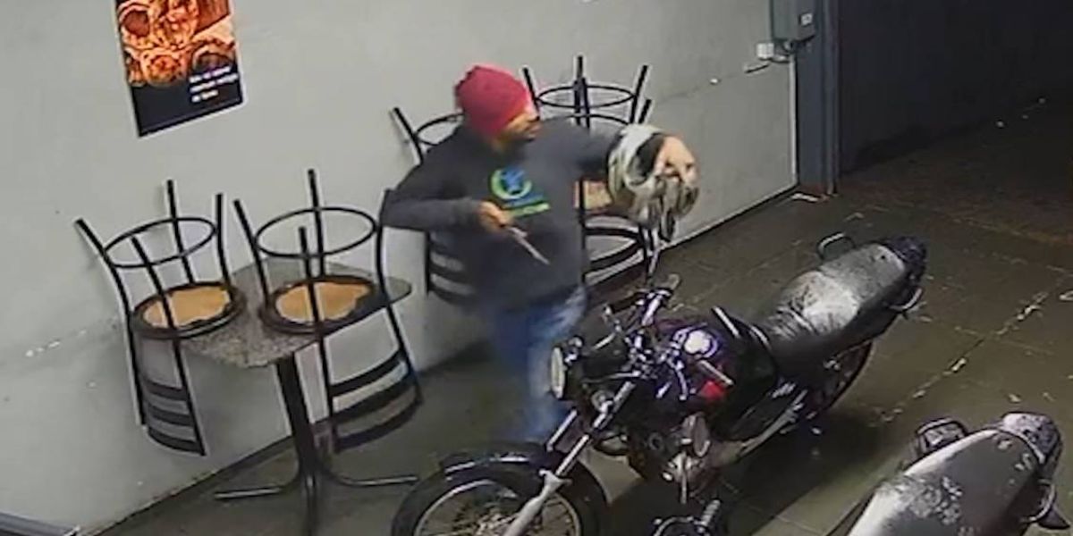 Lanchonete é alvo de assalto no Bairro Coqueiral em Cascavel; Câmera registra toda a ação criminosa