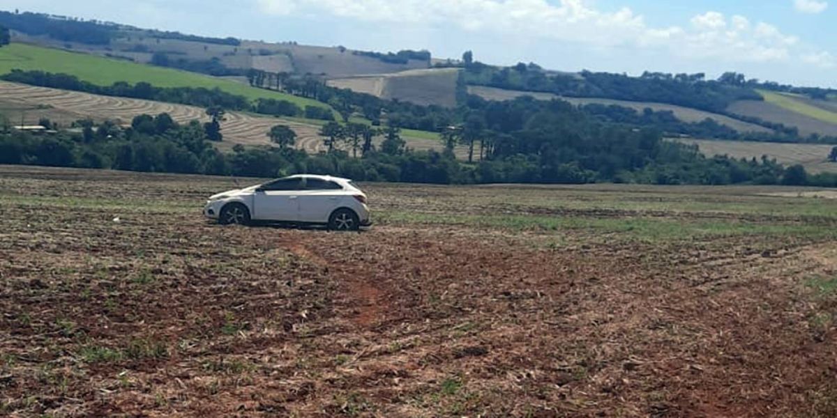 Condutora ferida ferida após capotar veiculo na PR 474 em Anahy