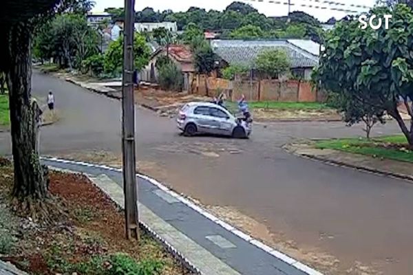 Câmeras flagra colisão de trânsito no Bairro Floresta; População clama por melhorias na sinalização