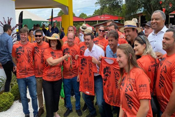 Governador Ratinho Junior recebe convite da 4ª Romaria ao Santuário Nossa Senhora da Salette