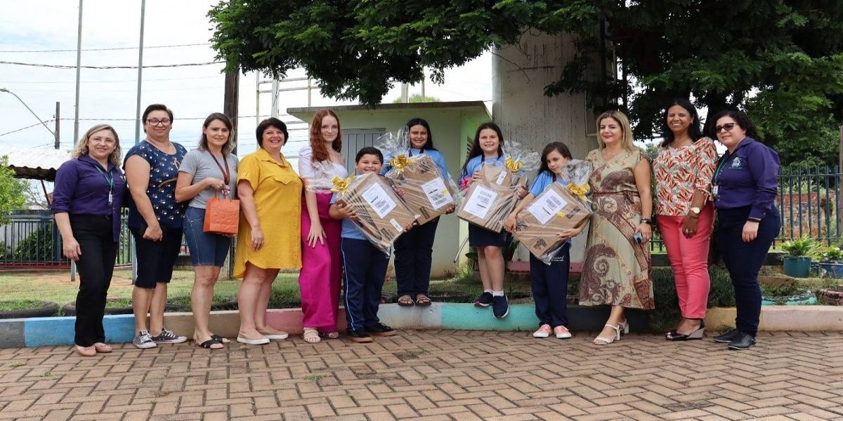 Dia de festa na Escola Irene Rickli, com entrega de prêmios do MPT-PR