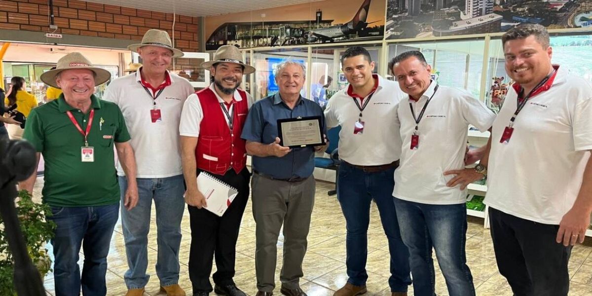 Sumitomo Chemical entrega placa a Dilvo pelo sucesso do Show Rural