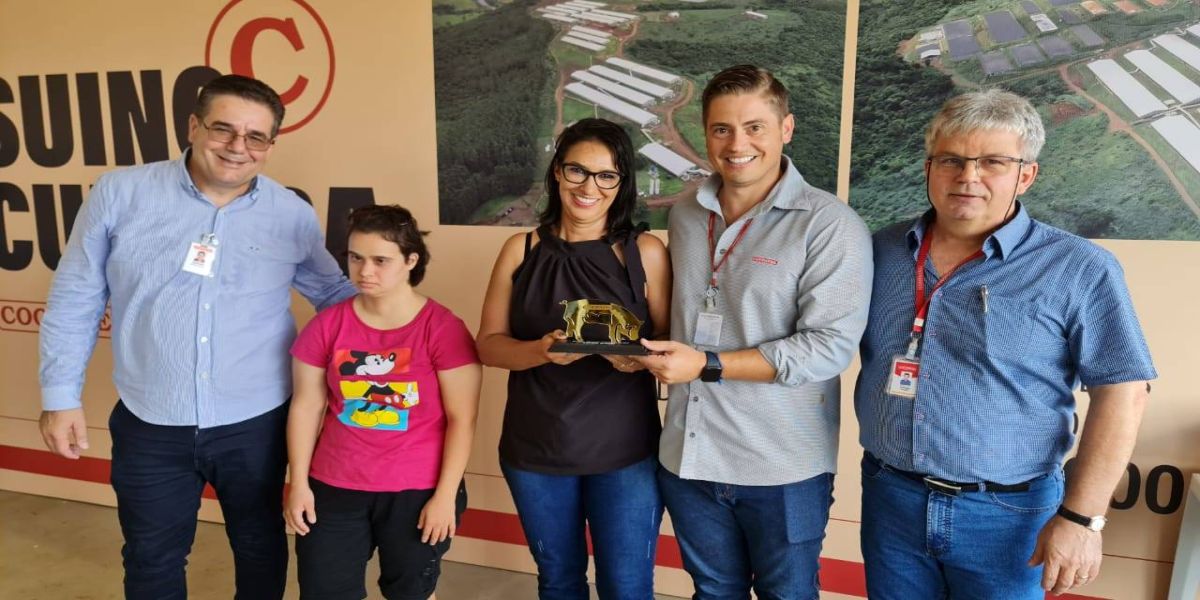 Coopavel premia os melhores suinocultores de 2023