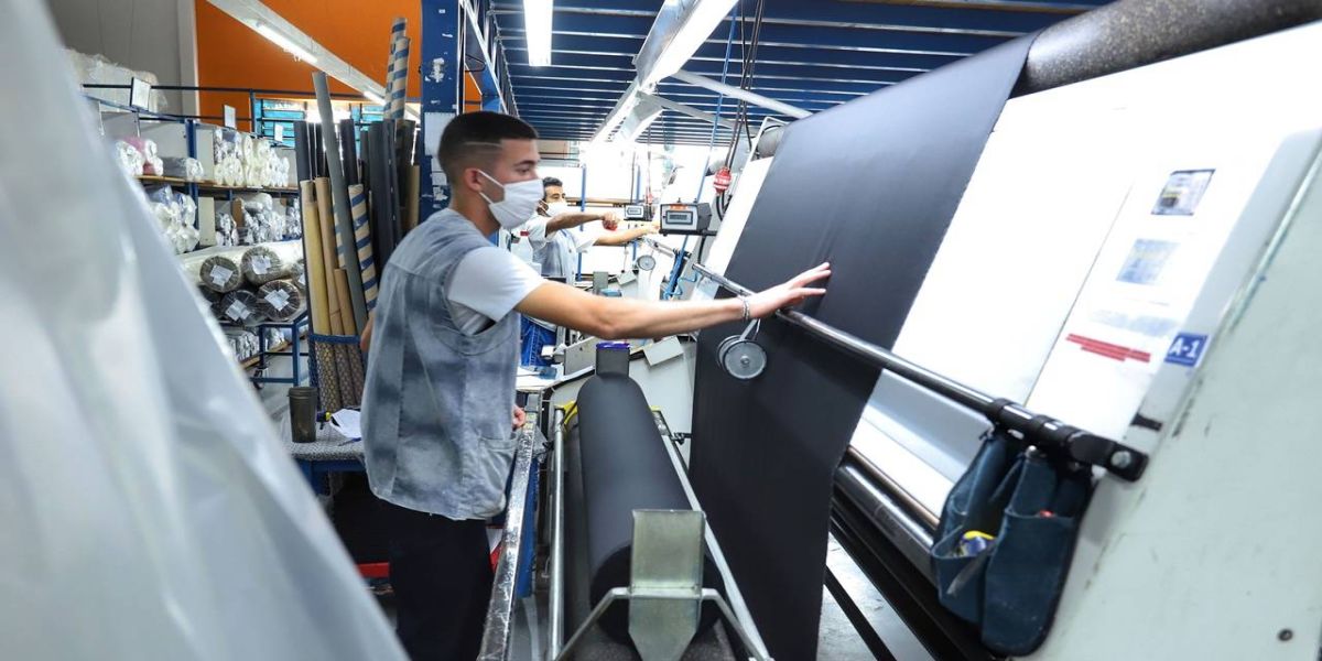 Jovens ocuparam 71,7 mil vagas de trabalho no Paraná em 2023, maior número da região Sul