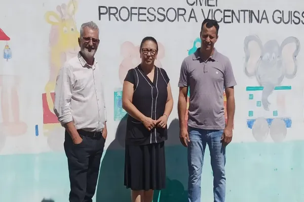 Foto relacionada a notícia: Santello e Madril pedem reforma para o CMEI Professora Vicentina Guisso, no Canadá