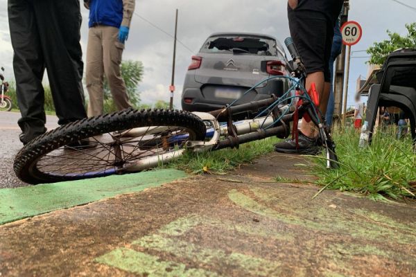 Jovem ferido após colisão entre bicicleta e automóvel no Jardim Clarito em Cascavel