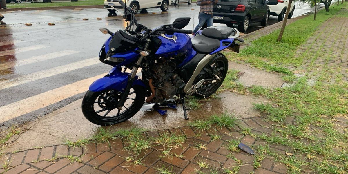 Motociclista de 28 anos fica ferido em acidente no Bairro Alto Alegre